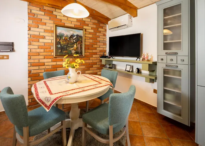 Marina A Matej Kubinska Hola